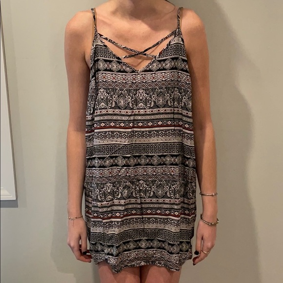 Forever 21 Criss Cross Tribal Flowy Dress - Picture 2 of 9